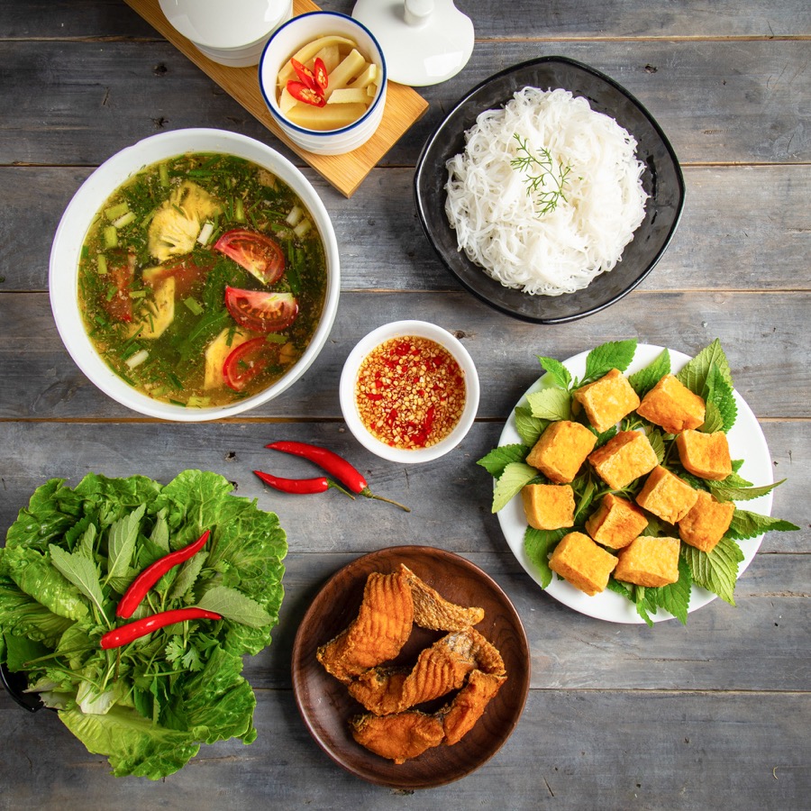 Fish noodle for breakfast — bún cá ăn sáng chuẩn vị